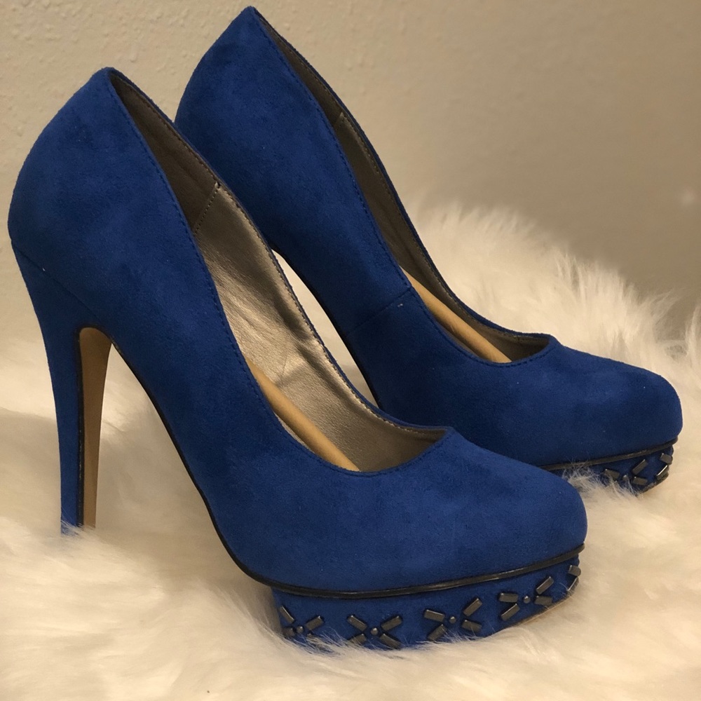Navy blue heels.